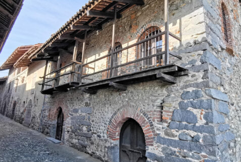Ricetto di Candelo Piemonte – a glimpse at very simple buildings of Ricetto