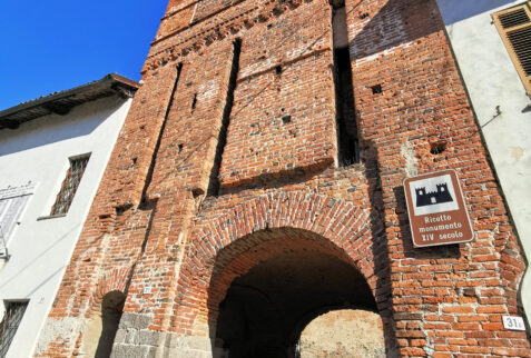 Ricetto di Candelo Piemonte – the gate with tower to get in Ricetto