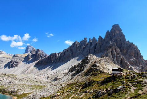 Rifugio Locatelli Dolomiti – the shelter and the chain of Monte Paterno