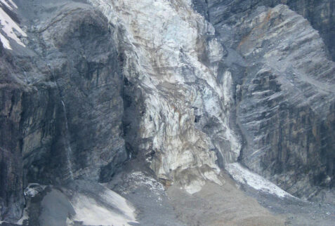 Solda Passo del Madriccio – a tongue of the Gran Zebrù glacier comes down from a vertical face