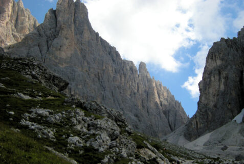 Rifugio Vicenza Valgardena – left hand side valley. It ends at the Forcella del Sassolungo