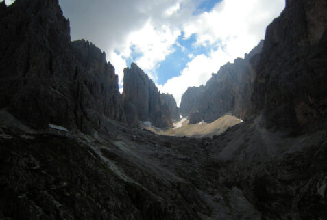 Rifugio Vicenza Valgardena – right hand side valley and its Torri del Sassopiatto