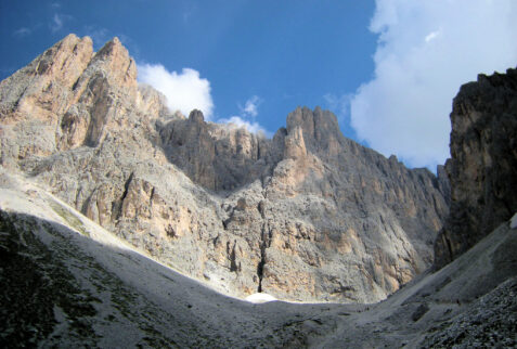 Rifugio Vicenza Valgardena – left hand side valley and massif Ciampani Wessely
