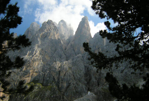 Rifugio Vicenza Valgardena – unbelievable peaks along the path to the shelter