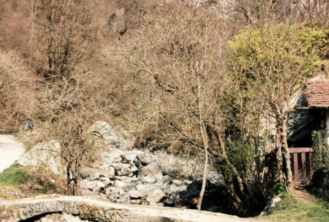 Erve Lombardia – the path starts with a little bridge on Gallavesa stream