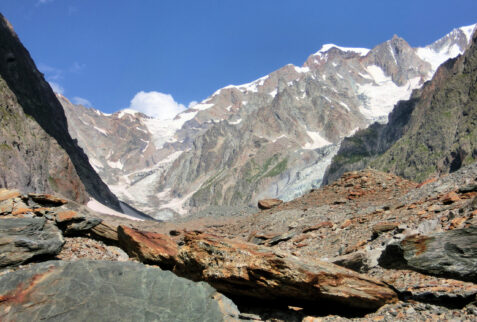 Ghiacciaio del Miage – looking at the valley where the glacier stretches out, you can observe part of the Monte Bianco massif