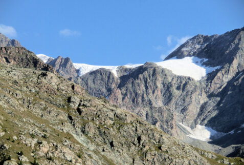 Fellaria Valmalenco – going up it is possible observe one of the several frontends of Ghiacciaio del Fellaria