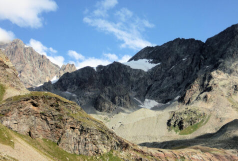 Fellaria Valmalenco – tons of gravel and boulders displaced by the movement of the glacier and left by its shrinkage