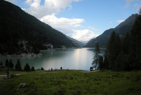 Lago Verde Val Martello – Lago di Gioveretto where the path to Lago Verde begins