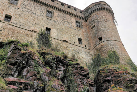 Fortezza di Bardi – the huge fortress is built on the rock
