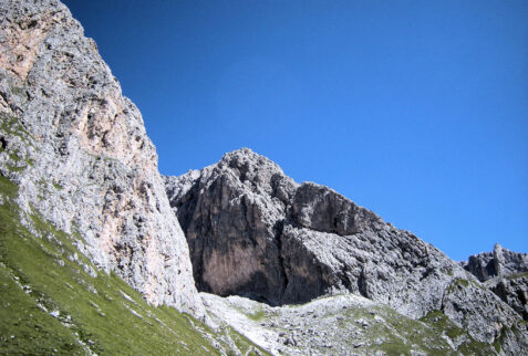 Seceda Alto Adige – on the left hand side the entry point to gully for Furcela da Mesdì