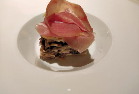 Merano - Speck su torta di formaggi, funghi e verdure