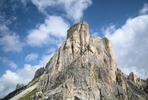 Rifugio Averau – Ra Gusela rocky mountain