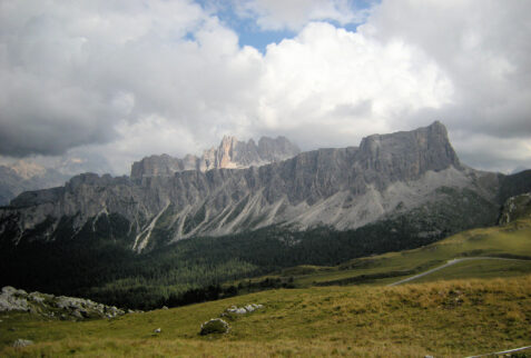 Rifugio Averau – landscape on the other side of Passo Giau