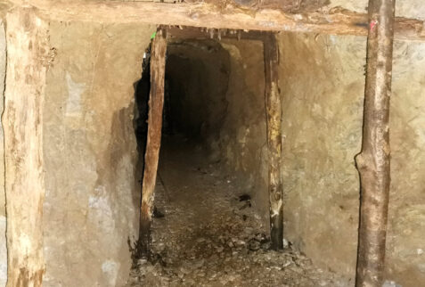 Marzoli mine - An old tunnel with wood supports - BBOfItaly
