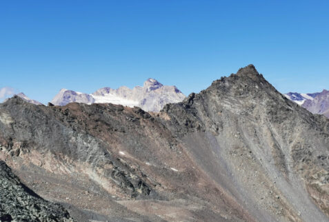 Entrelor – foreground Becca Tsambeina (3160 meters high), background Granta Parey (3387 meters high) and its glaciers