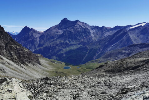 Entrelor – the valley that goes down into the greater Valsavarenche. Background Grivola (middle) and Grand Nomenon (left)