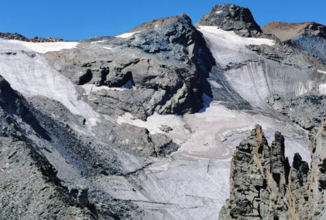 Entrelor – Entrelor glicer (right hand side) and Percia glacier (left hand side)