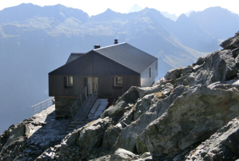 Rifugio degli Angeli – the shelter hanging from the side of the mountain – BBofItaly