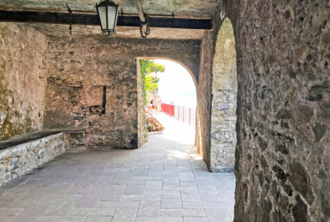 Varenna – strolling along the path that runs from the little harbour to the centre of the hamlet – BBofItaly