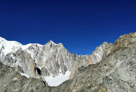 Skyway Monte Bianco – in the centre Mont Maudit (4465 meters), on the right hand side Mont Blanc du Tacul (4248 meters) – BBofItaly