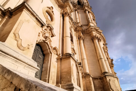 Modica – glimpse on Duomo di San Giorgio – BBofItaly