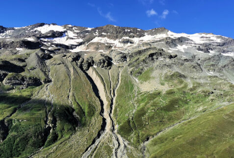 Mont de l’Arp Vieille – on the other side of Vallone di San Grato it is possible to observe huge gulleys carved by the avalanches and streams – BBofItaly