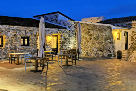 Borgo delle Pietre – courtyard of Masseria – BBofItaly