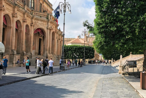 Noto – strolling along Corso Vittorio Emanuele, a real pleasure! – BBofItaly