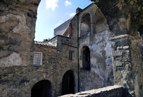 Castello di Fosdinovo – a glimpse of Fosdinovo Castle – BBofItaly