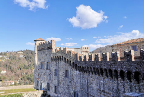 Castello di Fosdinovo – battlements on the walls of Fosdinovo Castle – BBofItaly