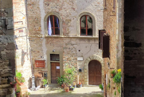 Anghiari – an ancient house built with bricks and stones – BBofItaly