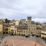 Arezzo – a glimpse of Piazza Grande – BBofItaly