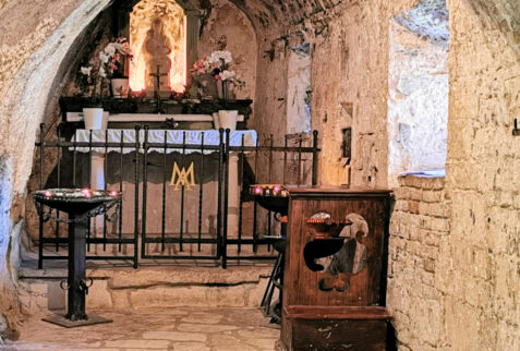 Hermitage of Santa Maria Infra Saxa - the tiny chapel - BBofItaly