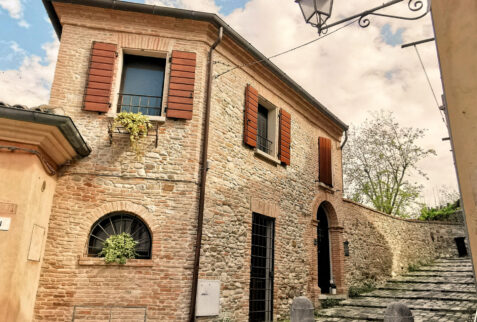 Castle of Santarcangelo – a glimpse of Santarcangelo hamlet – BBofItaly