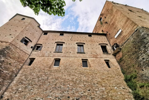 Castle of Santarcangelo – a glimpse of the castle – BBofItaly