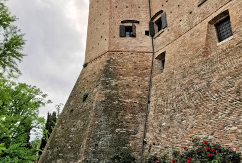 Castle of Santarcangelo – a glimpse of the castle – BBofItaly