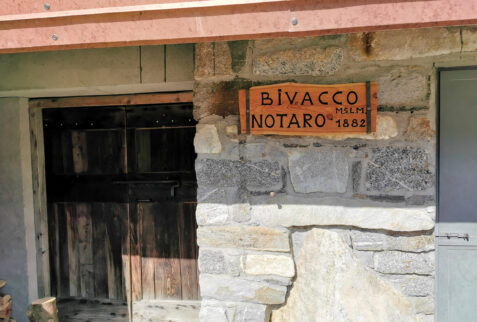 Passo del Notaro – before the Notaro pass the path winds through Bivacco del Notaro (Notaro bivouac) – BBofItaly