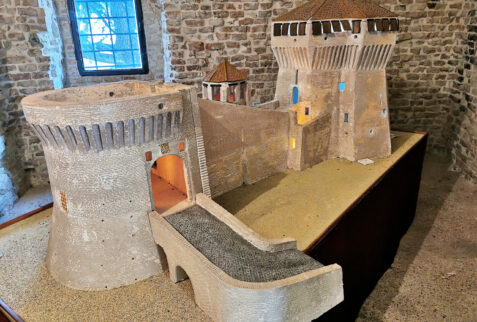 Mondavio - a scale model of the fortress - BBofItaly