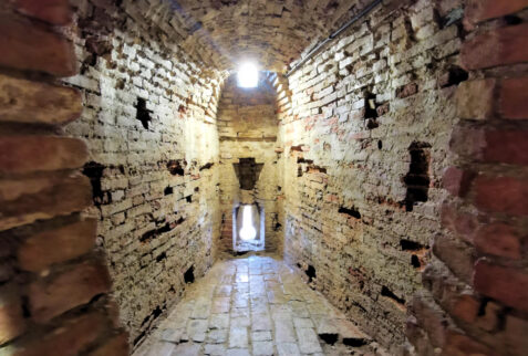 Mondavio - a glimpse of the inside of the fortress - BBofItaly