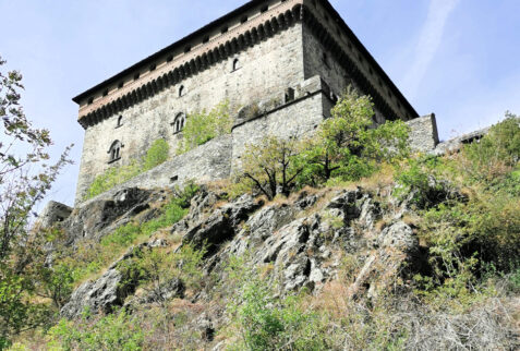 Castello di Verrès – the castle built on a big rocky spur – BBofItaly