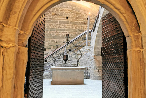 Castello di Verrès – the well in the middle of the main courtyard of the castle – BBofItaly