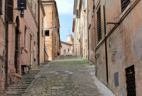 Corinaldo – a glimpse along an alley of the hamlet – BBofItaly