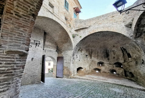 Corinaldo – a gate of the defensive walls – BBofItaly