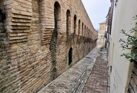 Corinaldo – a glimpse of the defensive walls – BBofItaly