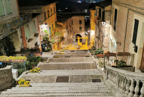 Corinaldo – the staircase with pozzo della polenta by night - BBofItaly
