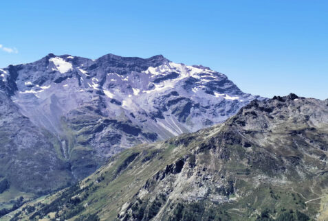 Vallone di Plontaz – looking at the mountain range located at the entrance to Vallone di San Grato – BBofItaly