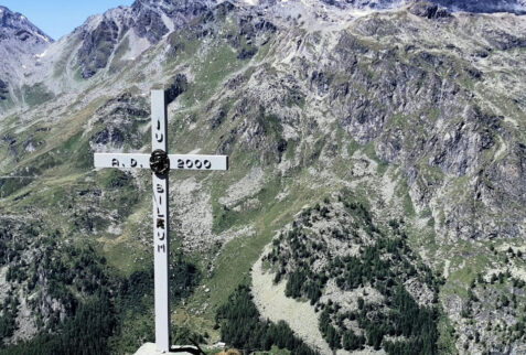 Vallone di Plontaz – the cross close to the top of Becca dei quattro denti – BBofItaly