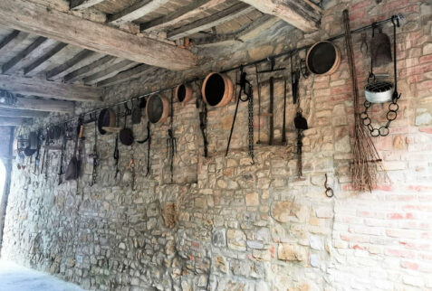 L’Oca d’oro – an ancient porch with some tools used in the past by farmers - BBofItaly
