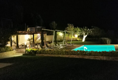 Collelago – the amazing swimming pool by night in the Agrirelais – BBofItaly